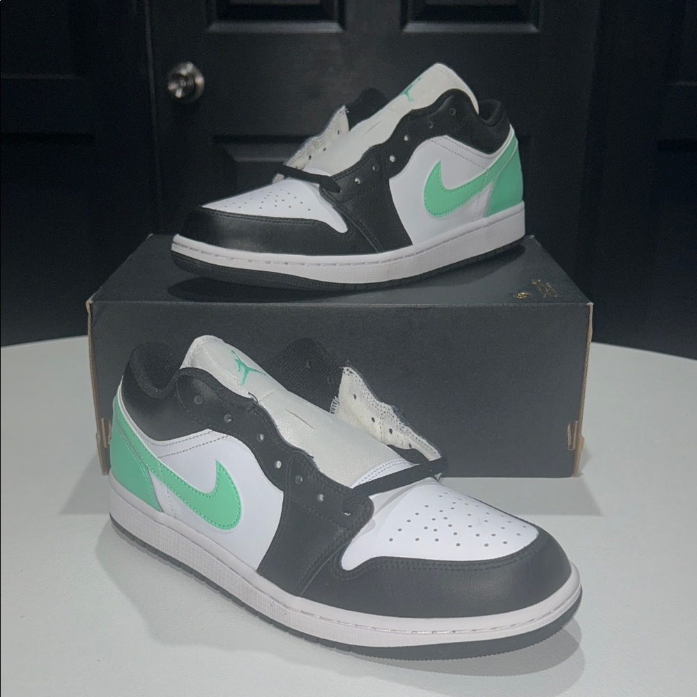Jordan 1 Low “Green Glow” Men’s Size 10